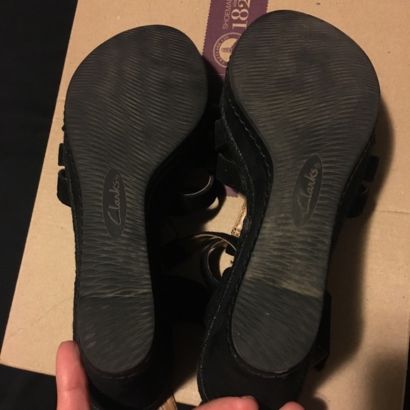 Comfy Clark’s - Picture 4 of 6